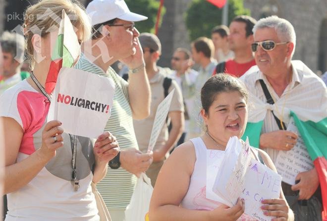 1000 вече са пред Министерски съвет в 18-я ден на протести