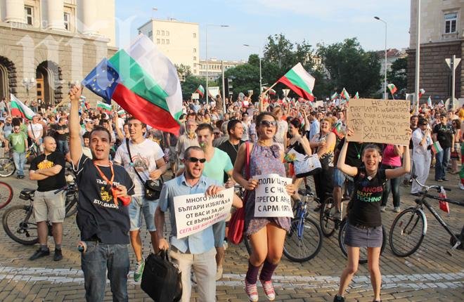 Протестиращи блокираха прохода Шипка