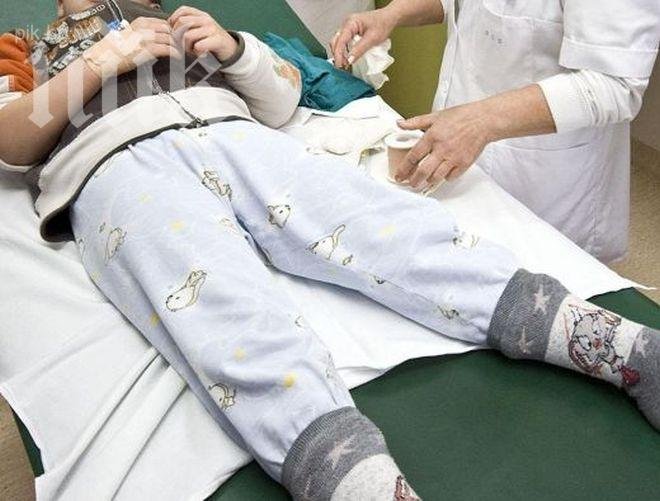 5-годишно бръкна в контакта, родителите му го спасиха с пясък