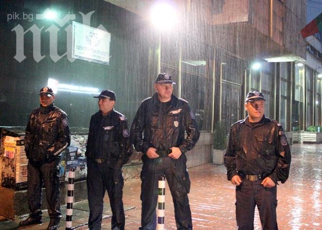 Полицията прибра двама от протеста – нямали документи, трети е хванат с дрога