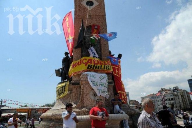 Нови протести на площад Таксим, демонстранти бяха задържани при сблъсъци с полицията 