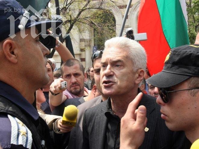 20 000 поискаха имунитета на Волен Сидеров