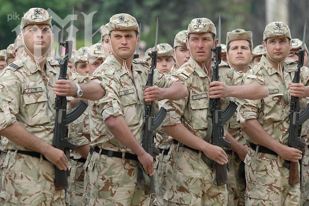 Съкращават 2000 военни