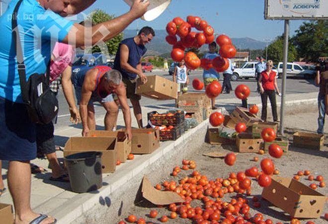 Земеделци блокираха пътя Петрич – Сандански

