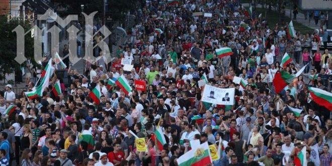 МВР: Протестират 5500; Канал 3: Абсурд, поне 20 000 са