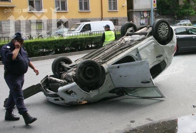 Две жени на косъм от смъртта след страховита каскада в Пловдив (снимки)