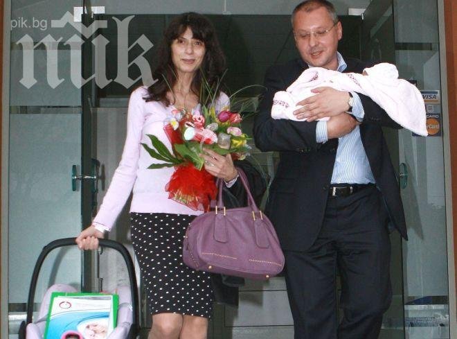 Моника в болница за задържане