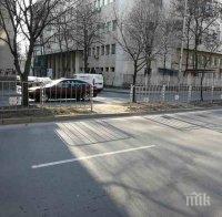 Вандали демонтираха парапет на оживен булевард във Варна, мързи ги да вървят