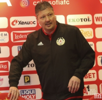 СТРАШЕН СКАНДАЛ: Бивш футболен съдия скочи на Любо Пенев