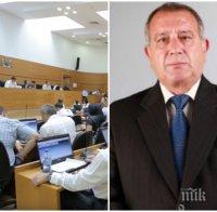 СКАНДАЛ: Съветник от Пловдив се разписва за две заплати в Общината