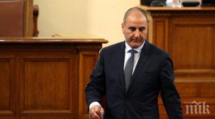 мълния сяда стола цветанов парламента