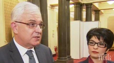 депутати различни бои горещ коментар гласуването оставките напрежение парламента разпад крехкото мнозинство