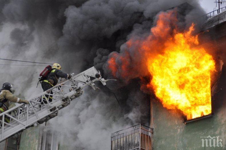 ОТ ПОСЛЕДНИТЕ МИНУТИ: Евакуират блок заради пожар в Русе