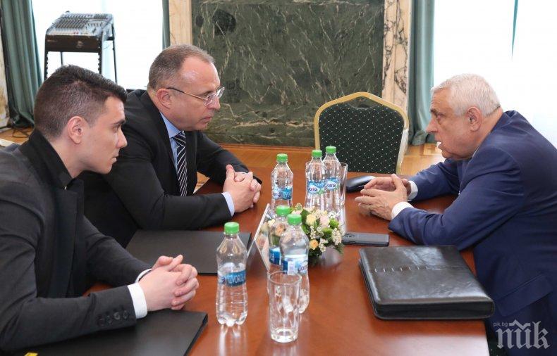 Порожанов обсъди с румънския си колега мерките срещу африканската чума по свинете