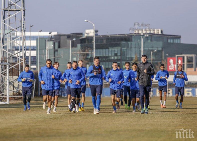 ФУТБОЛНА МЪЛНИЯ: Масова чистка в Левски?