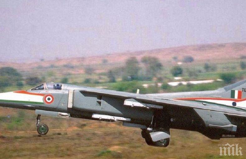 Изтребител се разби в Индия. Пилотът е катапултирал