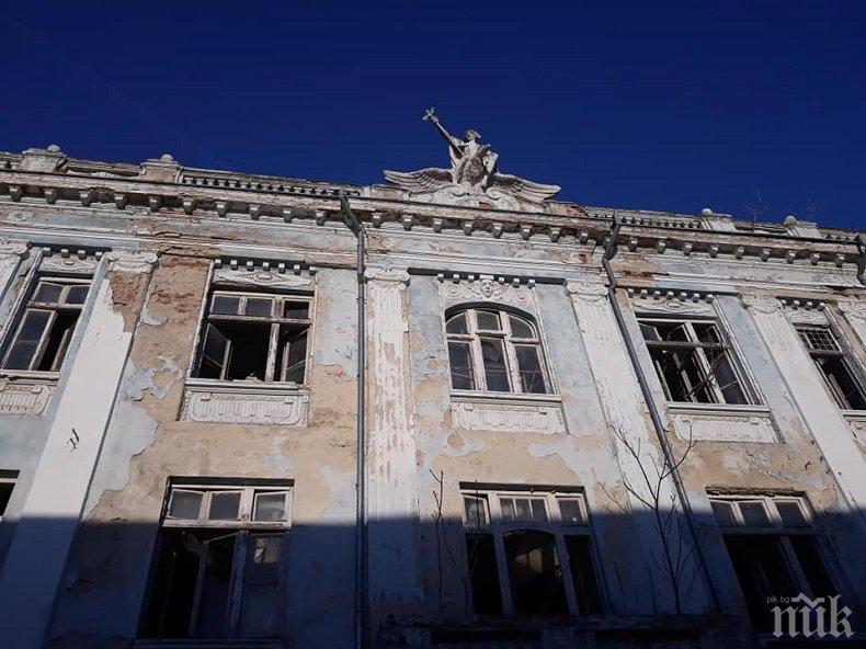 Привикват собствениците на паметници на културата във Варна в окаяно състояние