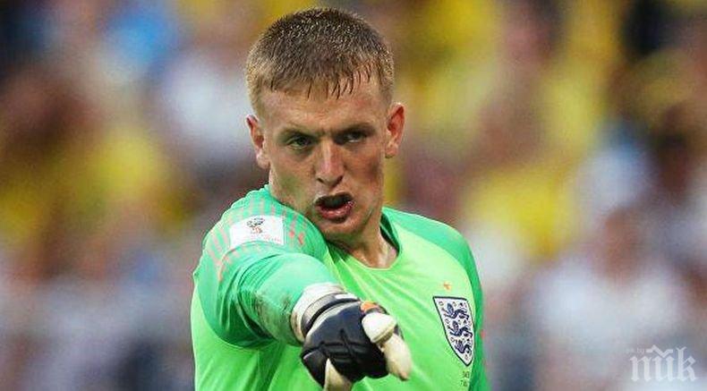 Екшън: Пиян английски футболен национал се сби в бар