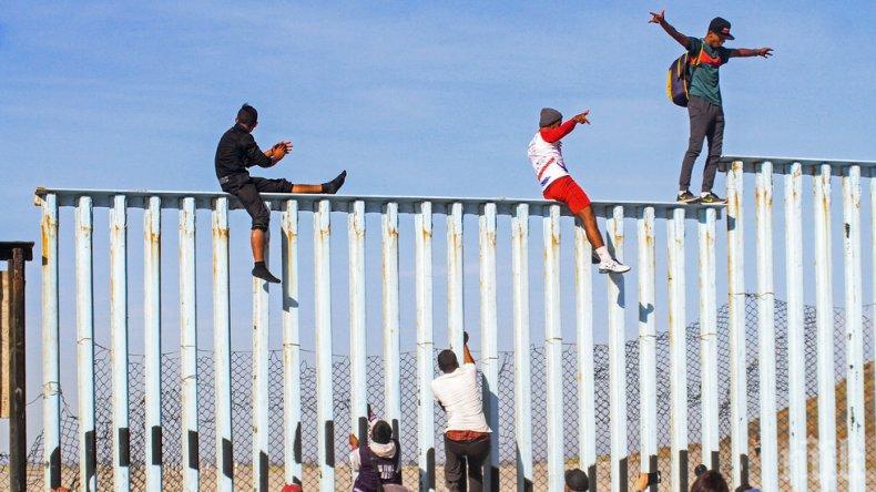 Властите в Мексико нямат намерение да спират кервана с мигранти, насочил се към САЩ