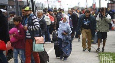 става страшно 500 мигранти схватка гръцката полиция