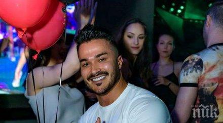 мощна веселба галин грабна микрофона ретро партито клуб снимки