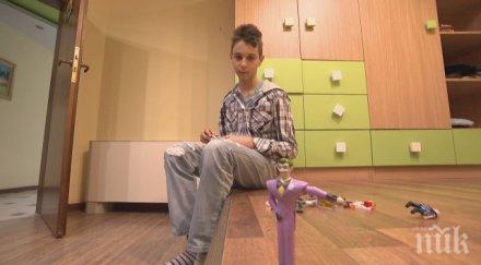 абсурдно телк решение дете аутизъм лишиха личен асистент