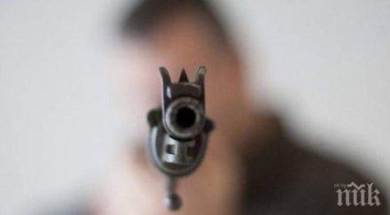 каръци домакин простреля госта окото