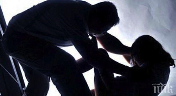 Маскиран с нож обра магазин в Русе