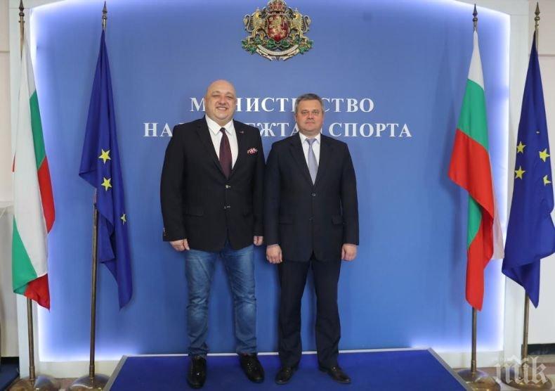 Министър Кралев се срещна с посланика на Беларус 