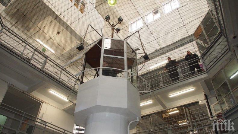 ИНЦИДЕНТ: 8 надзиратели от варненския затвор са в болница