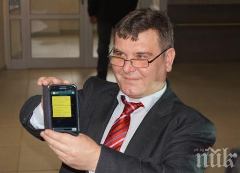 СТРАШЕН ГАФ ПОКРАЙ САМОЛЕТНАТА КАТАСТРОФА! Загряха телефона на програмист от ВСС заради съвпадение на имената