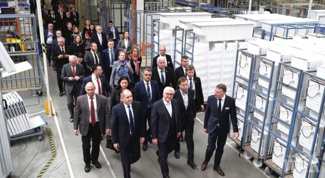 Румен Радев и президентът на Германия разгледаха завод край Пловдив 