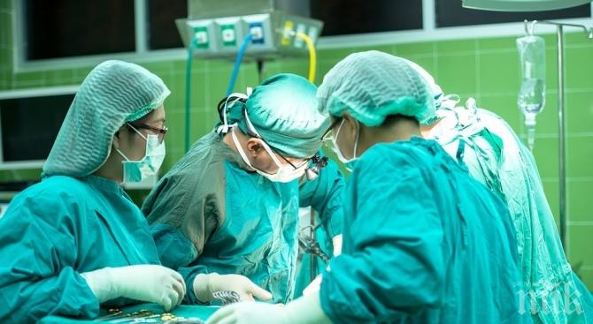 Лекари от Пирогов спасиха дете с много рядка аномалия
