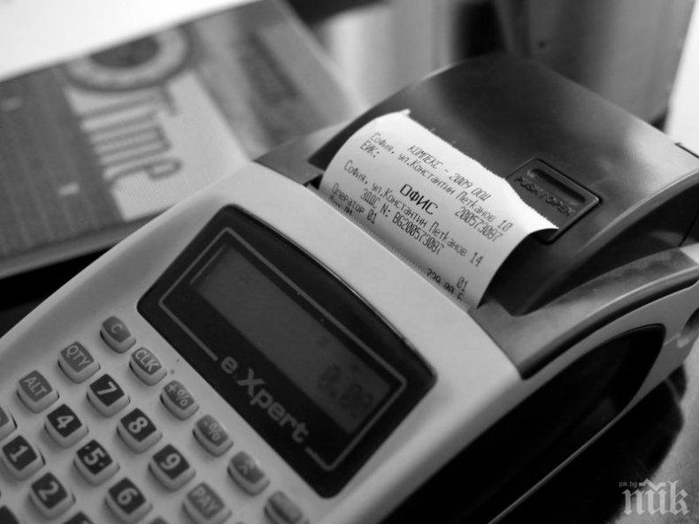 Инспекторите на НАП започнаха проверки на новите касови апарати