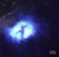 МИСТЕРИЯ: Кръст в центъра на далечна галактика изуми уфолози (ВИДЕО)
