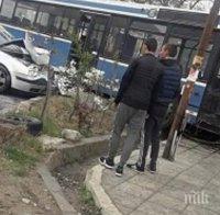 ТЕЖЪК ИНЦИДЕНТ: Автобус се разби във варненска къща, има пострадали (ОБНОВЕНА/СНИМКИ)