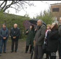 В Черноморец излязоха на протест, бивш кмет заплашва, че ще блокират пътища