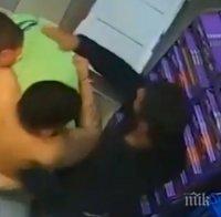 БРУТАЛНА АГРЕСИЯ: Трима цигани пребиха служител в денонощен магазин в Габрово (ВИДЕО)