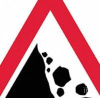 Спешно проверяват опасните скали в Ловешко