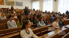 "Всеки е толкова нещастен, за колкото се мисли" - над тази мисъл разсъждаваха кандидат-студентите по литература
