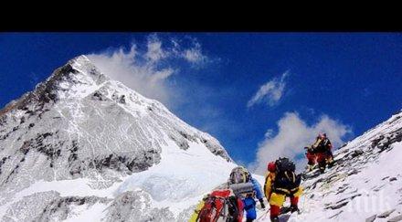 специален екип измерва височината еверест