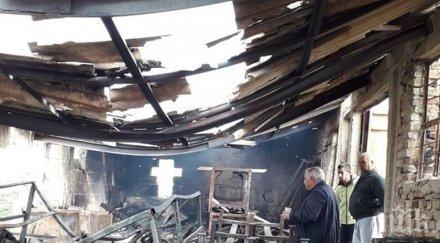 огнена вендета запалиха склада бивш общински съветник айтос снимки