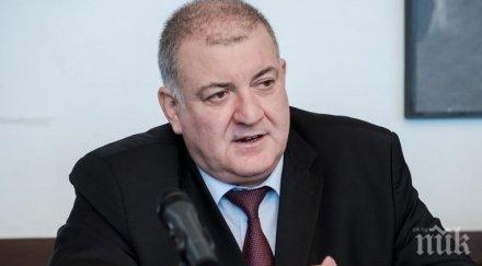 шефът митниците избягал шофьорът сръбския камион тон марихуана