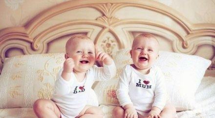 бебетата категорично различават доброто злото