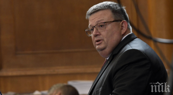 Сотир Цацаров поиска временно отстраняване от длъжност на прокурор