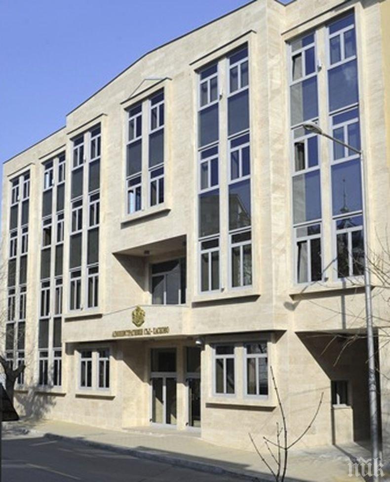 Върнаха на работа автоинспектор от катастрофа с участието на президентския баща