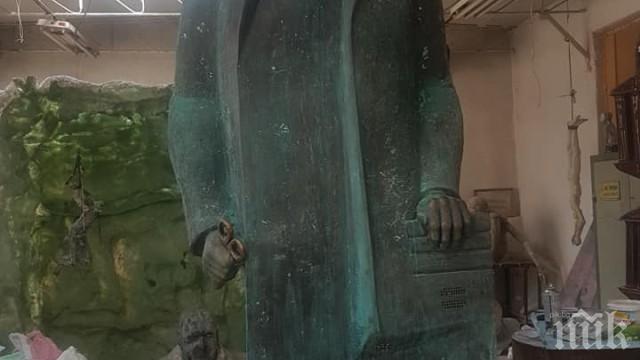 Някогашният Комбинат за монументално изкуство тъне в разруха