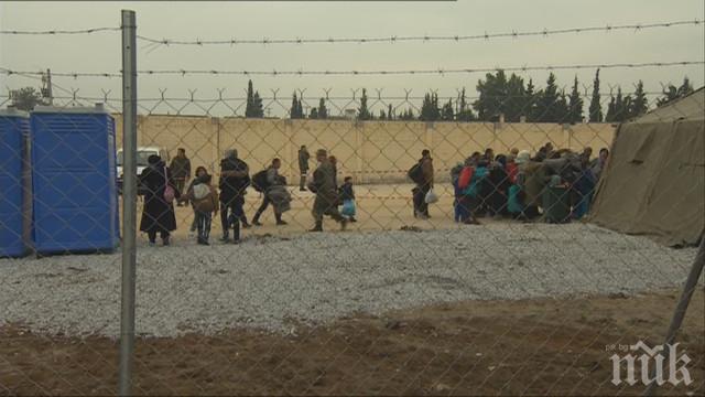 Министрите Каракачанов и Маринов проверяват ситуацията по границата с Гърция