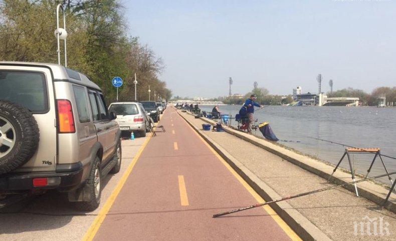 Рибари окупираха Гребната база на Пловдив (СНИМКИ)