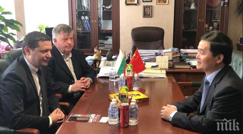 Илиан Тодоров първи се срещна с новоназначения посланик на Китай Н.Пр. Дун Сяодзюн